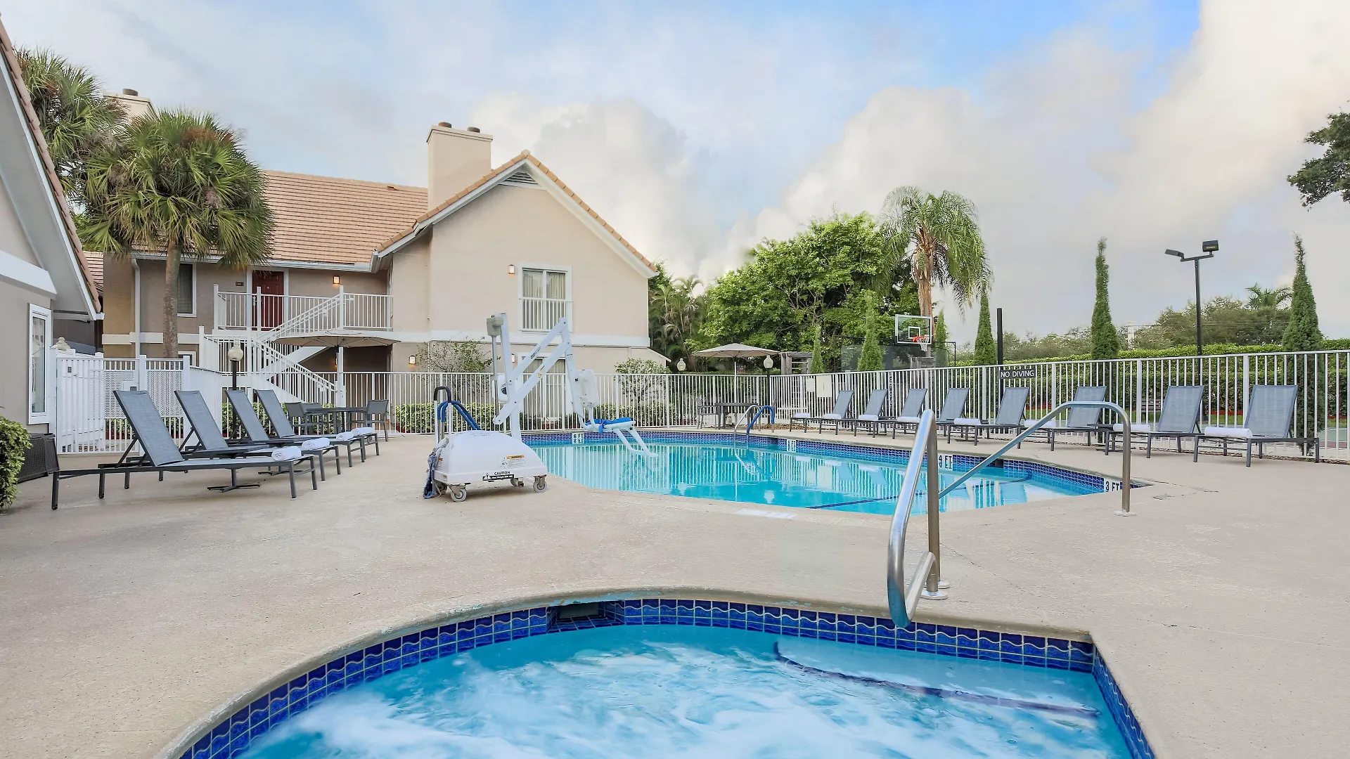 8 Affordable Hotels Close to Lynn University, Boca Raton