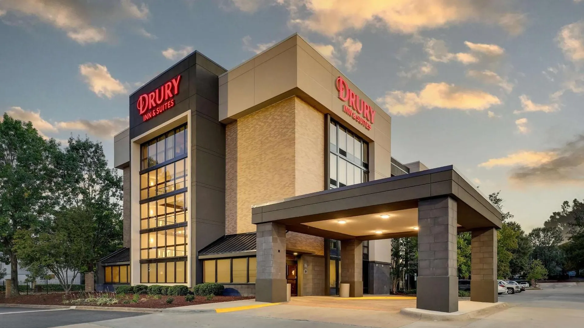 4 Airport Hotels Near Midwood Park Worth Booking Now