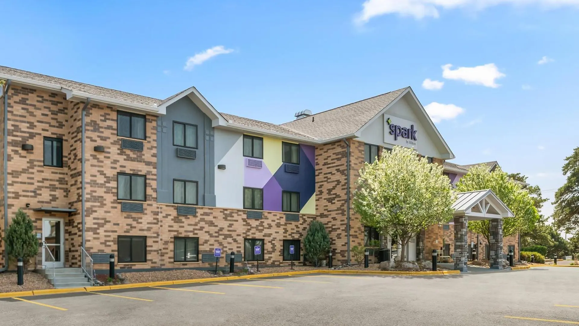 4 Business Hotels Near Hyland Lake Park Reserve That Stand Out