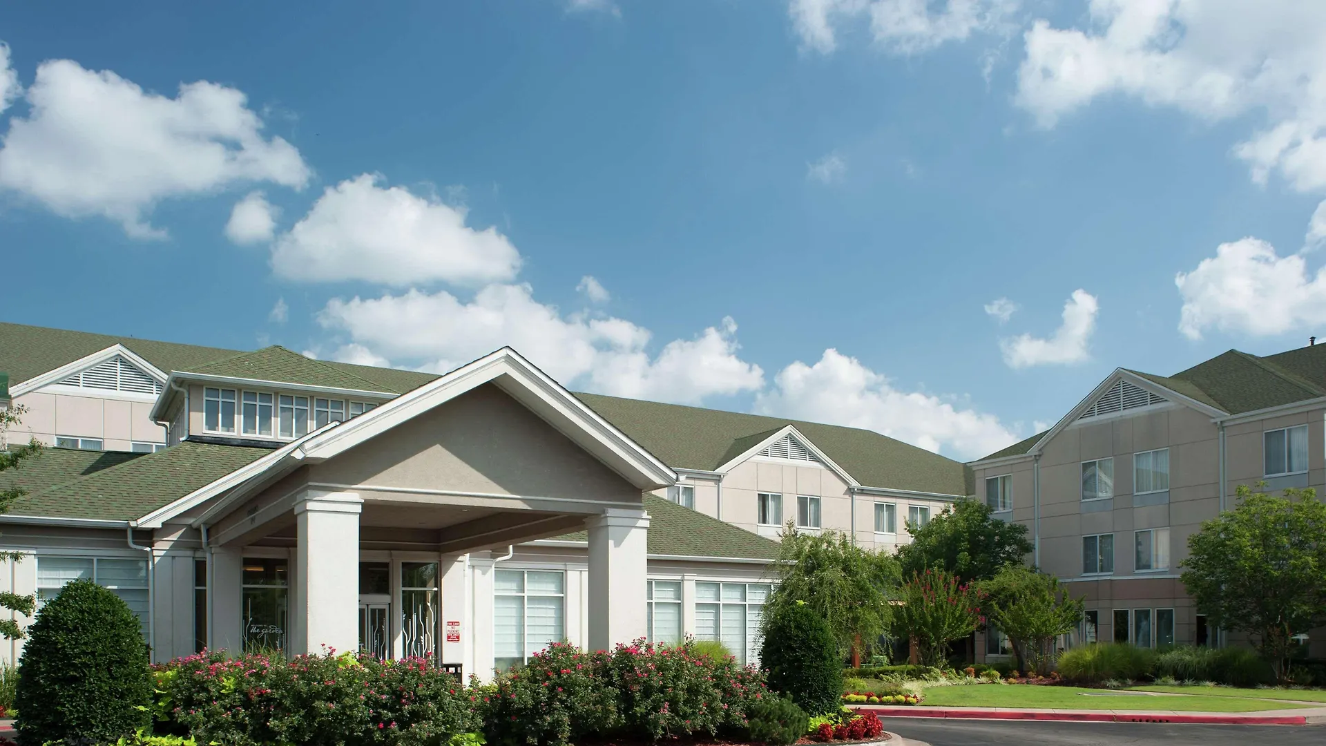 Staying Near Mohawk Park: 2 Airport Hotels Compared