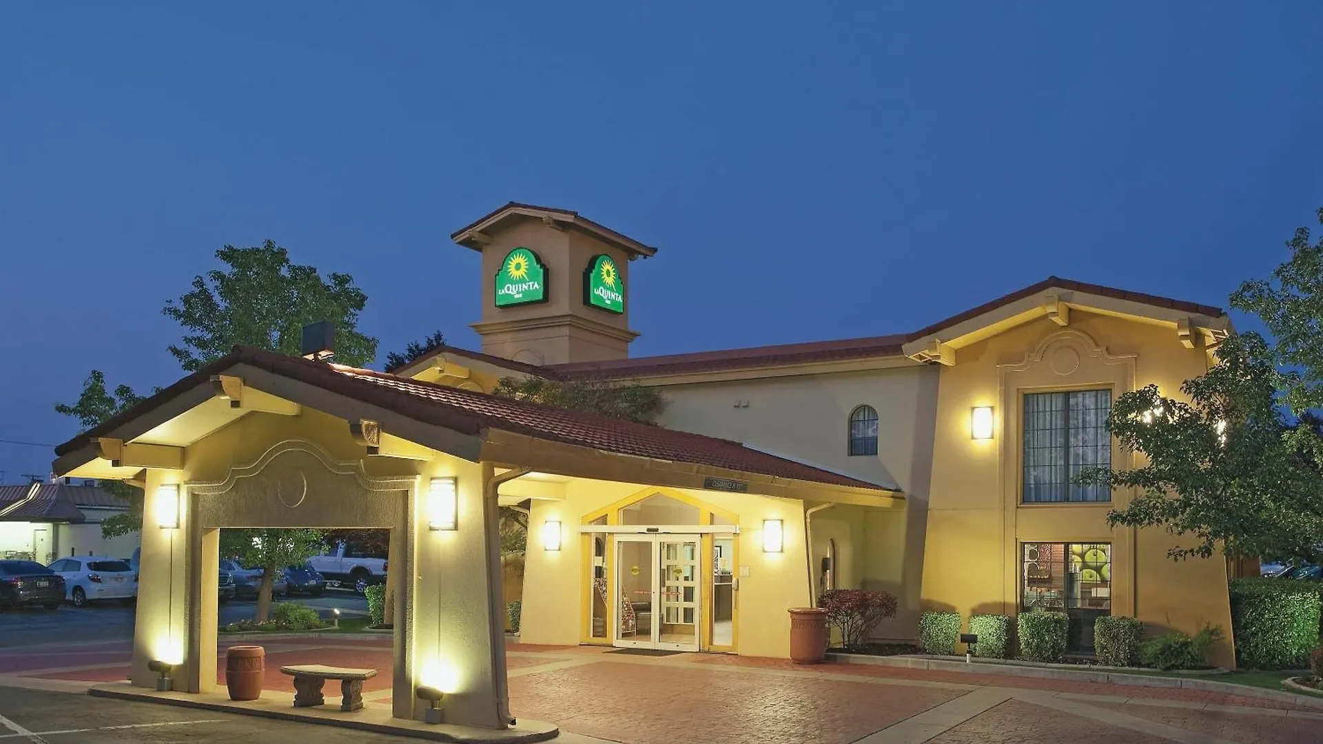 Staying Near Mill Creek Lanes: 4 Three-Star Hotels Compared