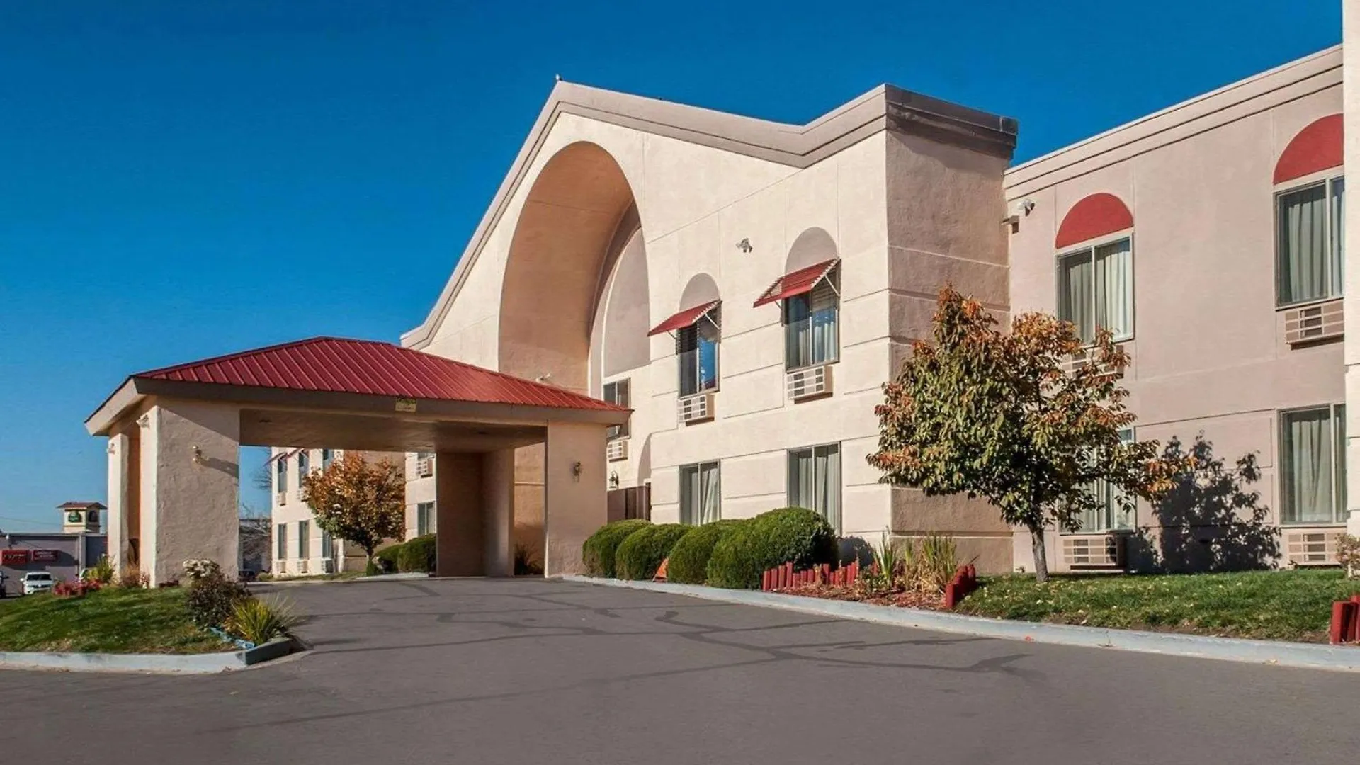 Staying Near E 3 Children's Museum: 4 Three-Star Hotels Compared
