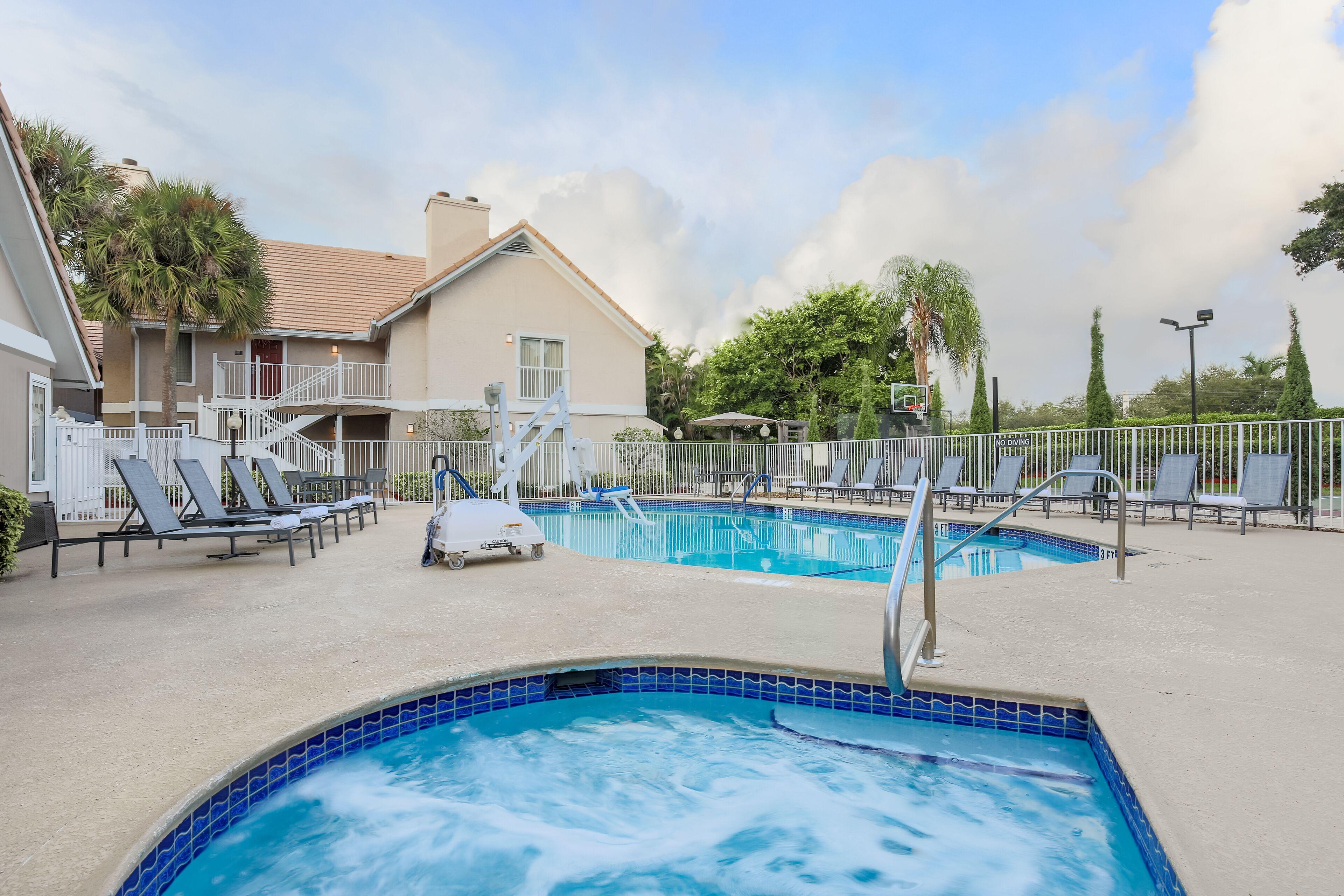8 Affordable Hotels Close to Lynn University, Boca Raton