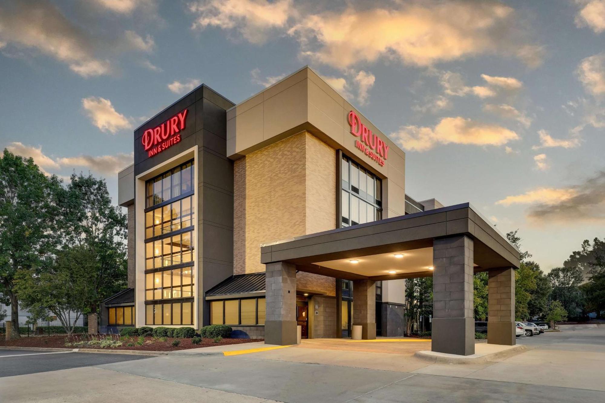 4 Airport Hotels Near Midwood Park Worth Booking Now