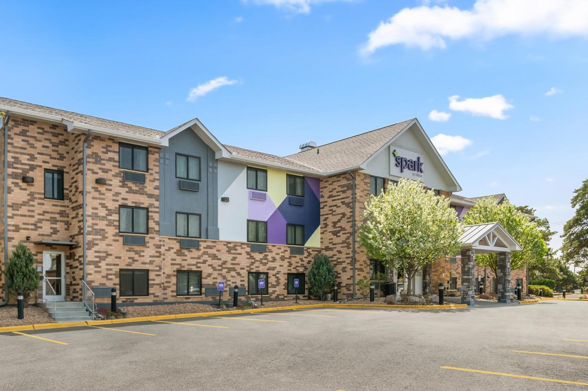 4 Business Hotels Near Hyland Lake Park Reserve That Stand Out