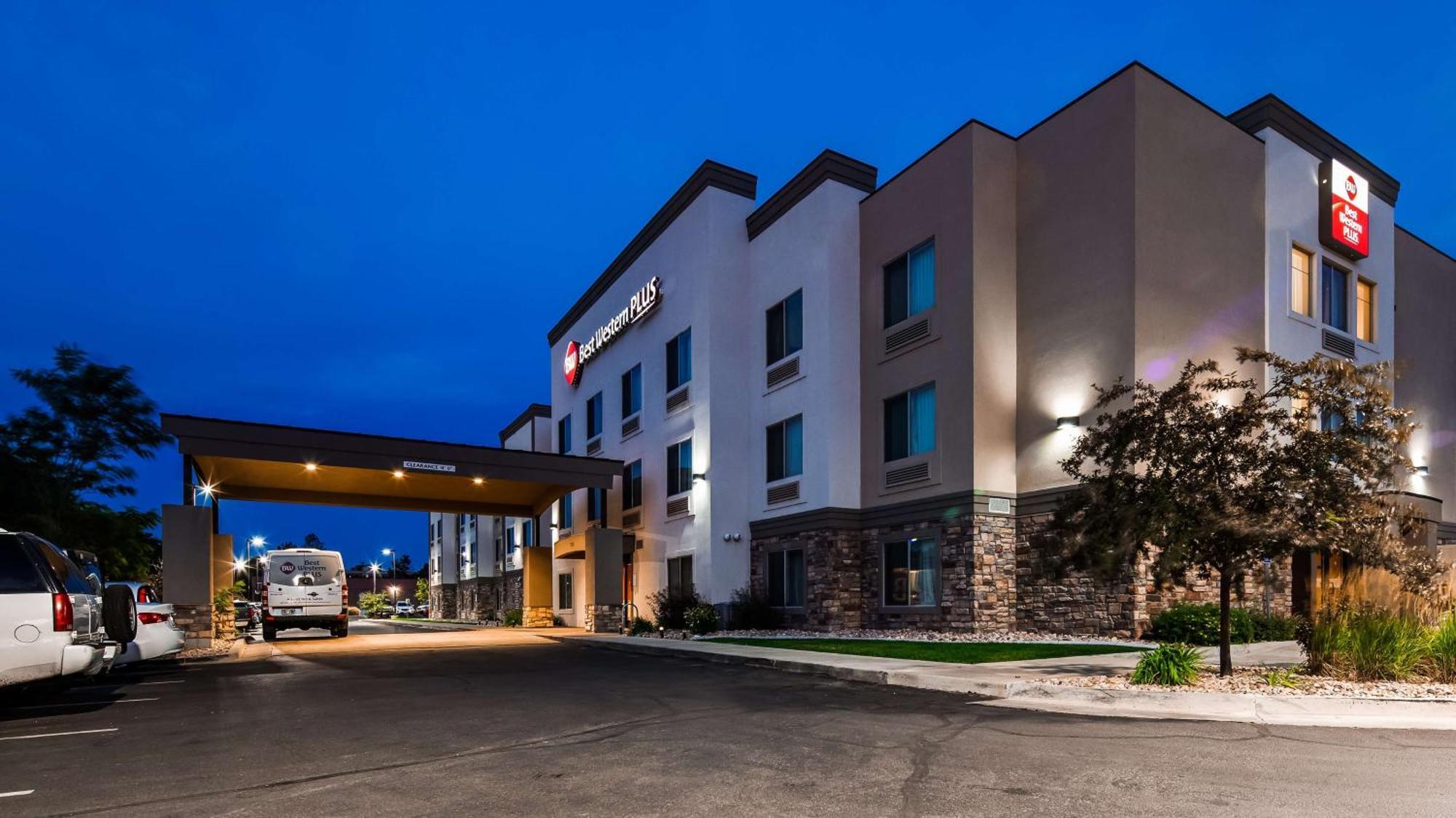 4 Hotels Near International Peace Gardens That Stand Out